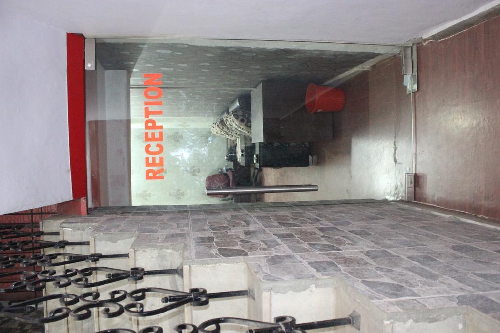 Hotel Kanishka Varanasi Room photo